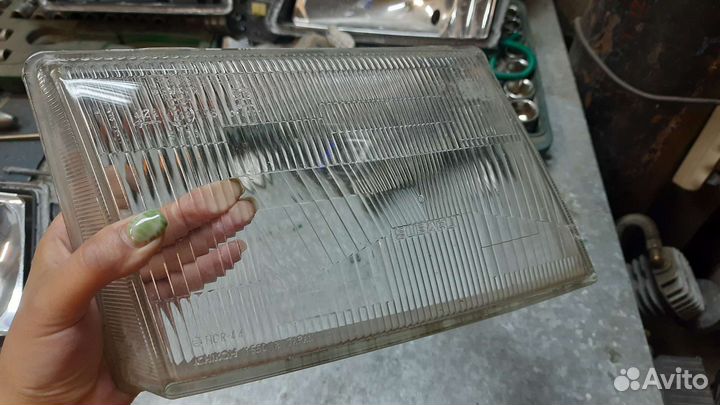 Subaru forester sf5 стекло фары правой