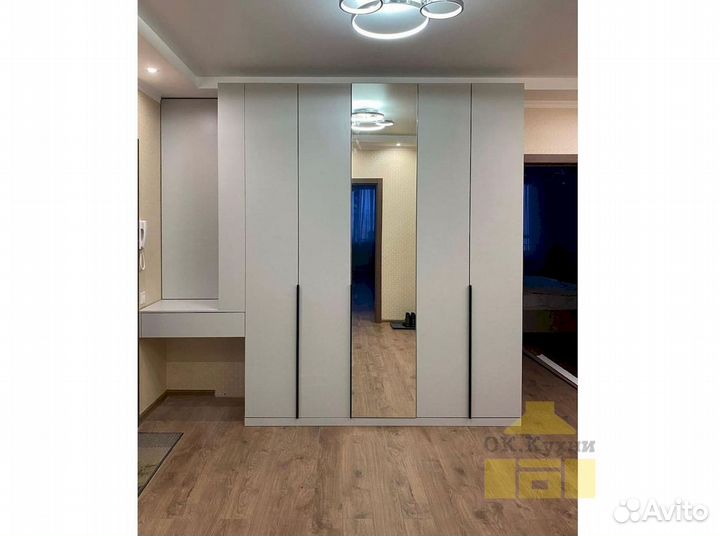 Угловой шкаф