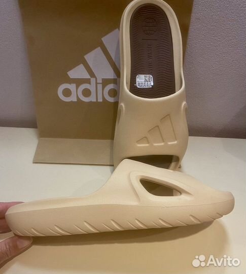 Новые шлепки Adidas. оригинаЛ. 39,5 р