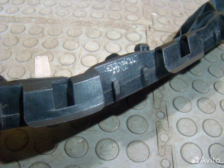 Hyundai ix35 Направляющая переднего бампера правая