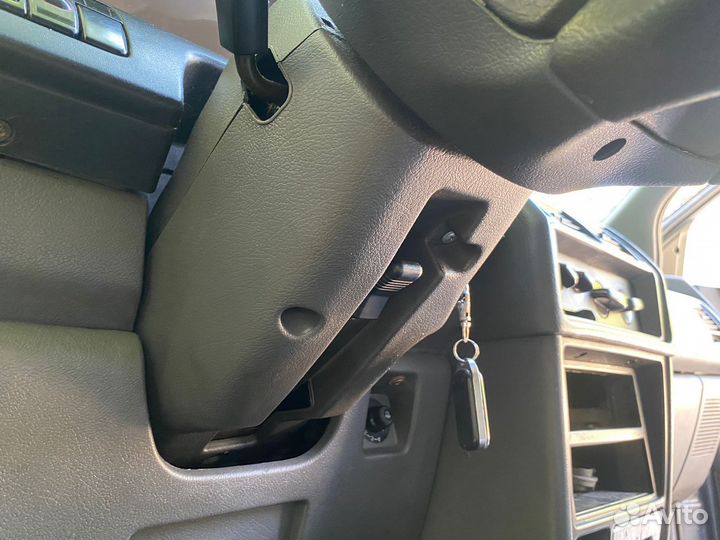 Подрулевой кожух Mitsubishi Space Wagon 2