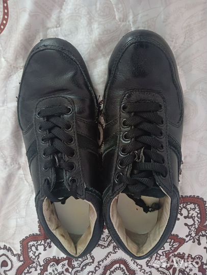 Кроссовки женские