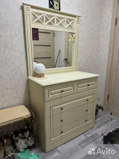 Комод с зеркалом