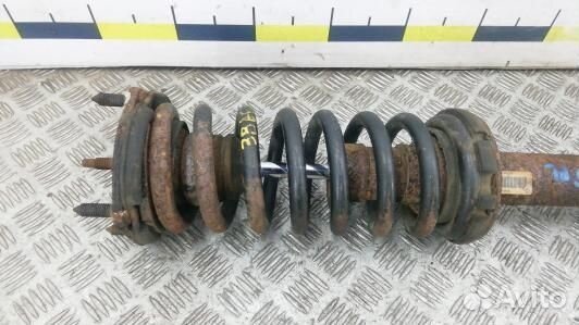 Стойка передняя левая jeep grand cherokee WK (3BA0