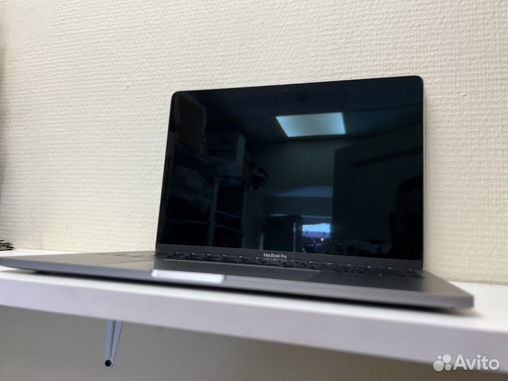 Macbook Pro 13 2017 i5/8/256 хор. сост