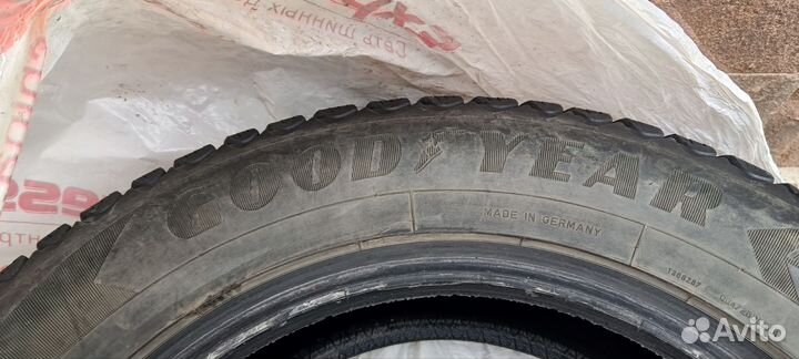 Goodyear UltraGrip Ice Arctic SUV 225/65 R17 102T