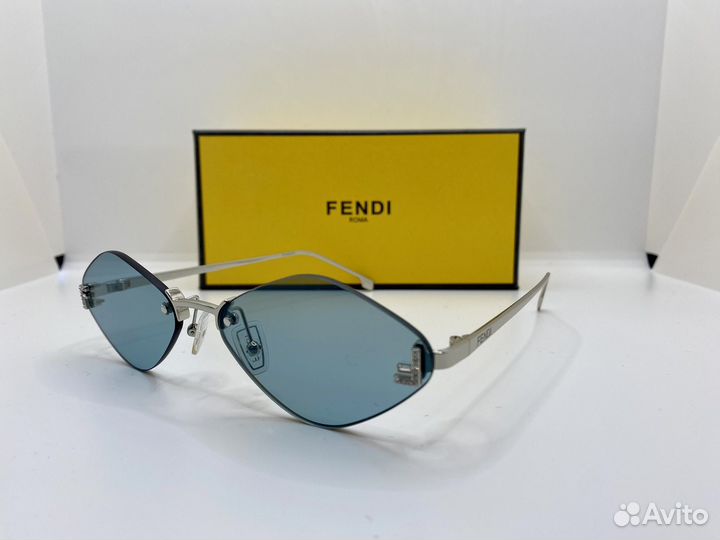 Солнцезащитные очки fendi 6082 30B ромбы женские