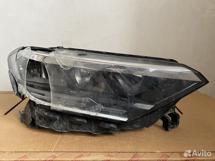 Правая фара volkswagen polo