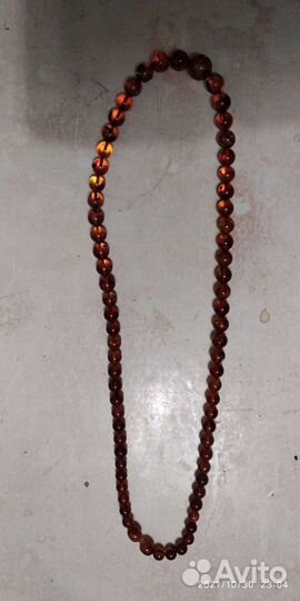 Янтарные бусы и из малахита