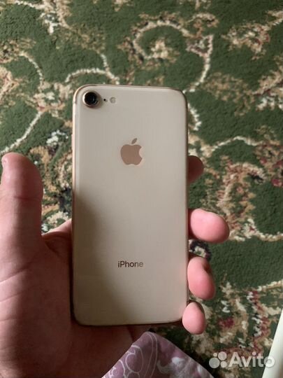 Телефон iPhone8