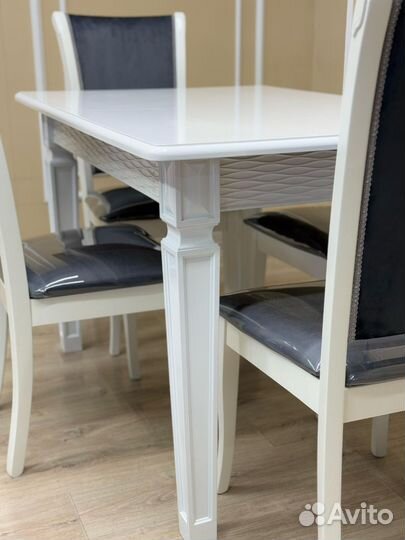 Стол и стулья