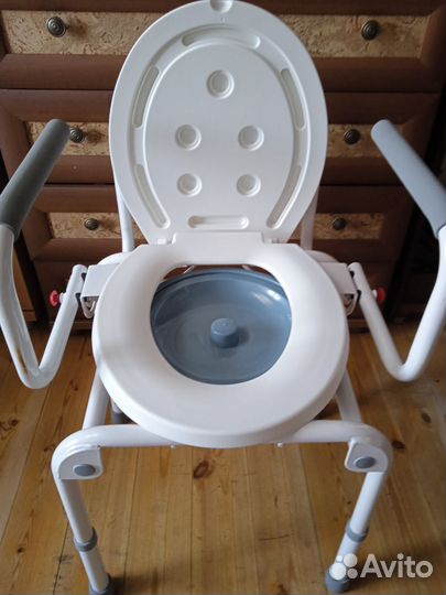 Стул кресло с санитарным оснащением