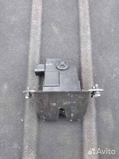 Замок крышки багажника Кия Соренто 2 XM