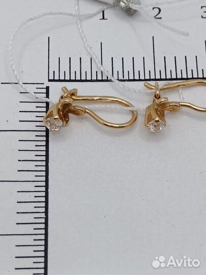 Золотые серьги с камнем