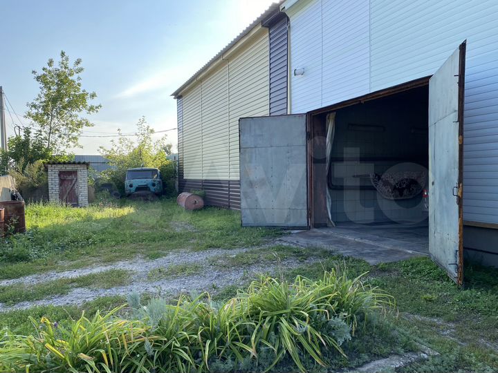 Свободного назначения с коммуникациями, 598.4 м²