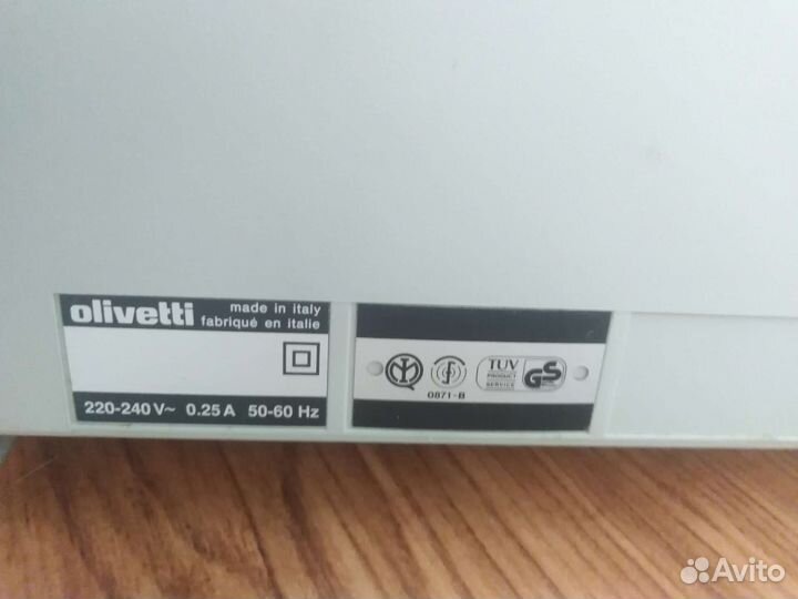 Печатная электронная машинка Olivetti