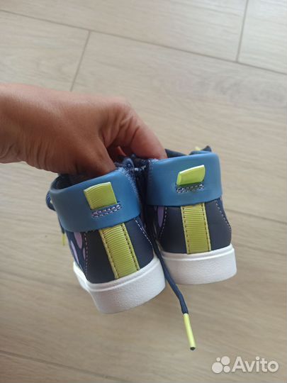 Ботинки детский новые 23