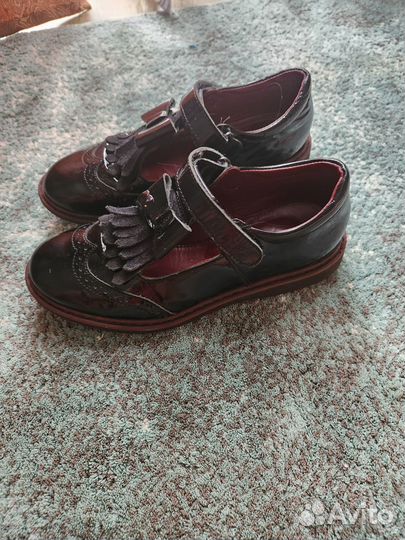 Продам школьные туфли для девочки