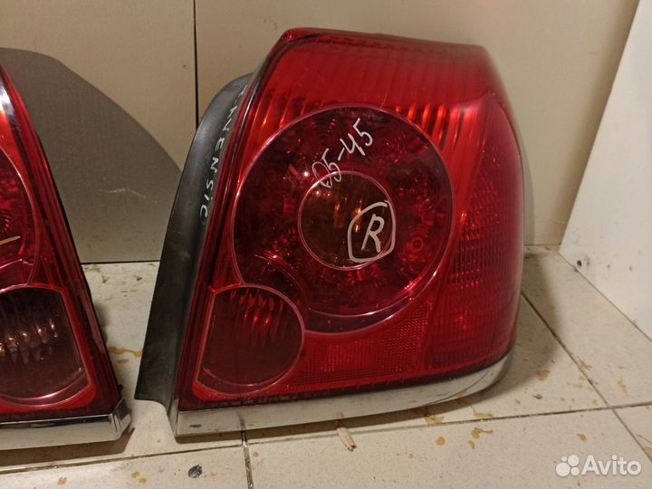 Фонарь Toyota Avensis T250 седан