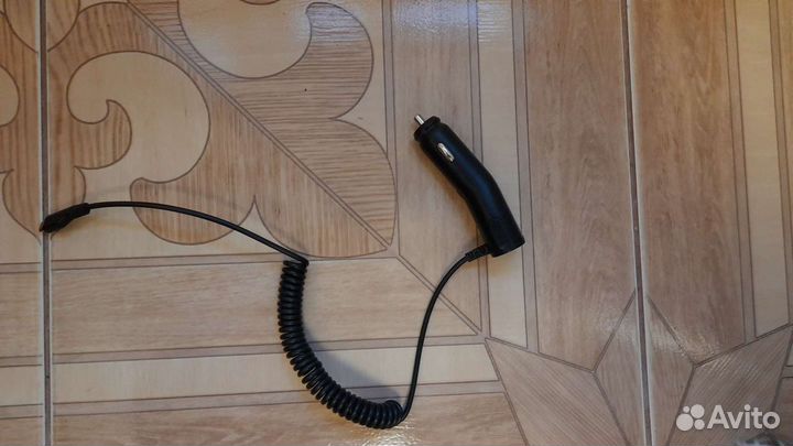 Зарядник для смартфона в авто