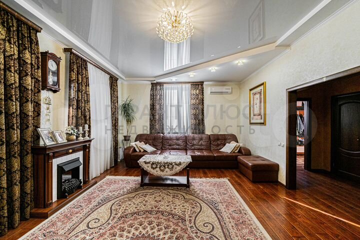 Коттедж 251 м² на участке 8 сот.