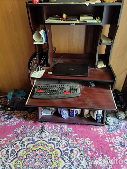 Компьютерный стол вишневый