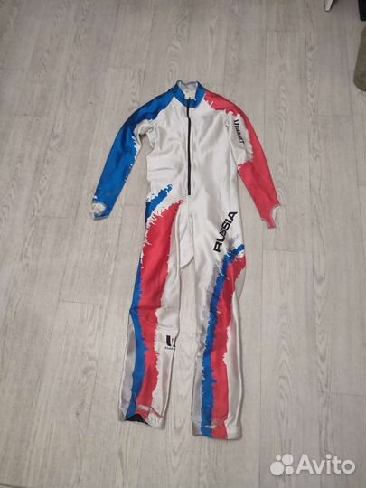 Горнолыжный спусковой комбинезон