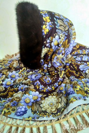 Капор и рукавицы из павловопосадской шали