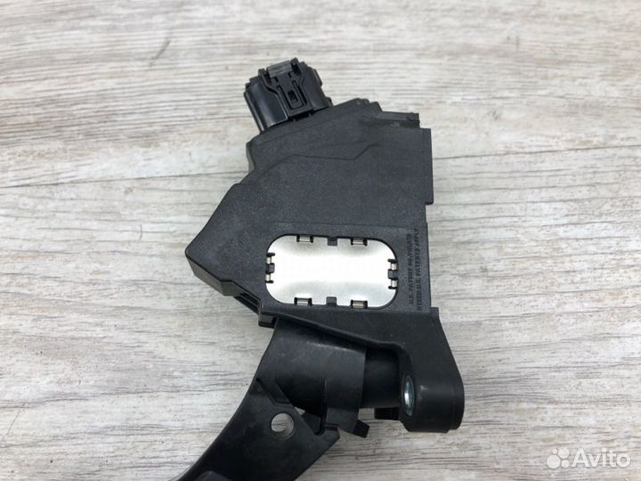 Педаль газа Toyota Yaris Hibrid хэтчбек 2016