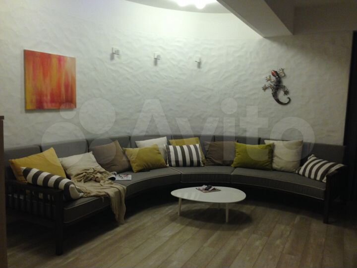 2-к. квартира, 72 м², 8/9 эт.