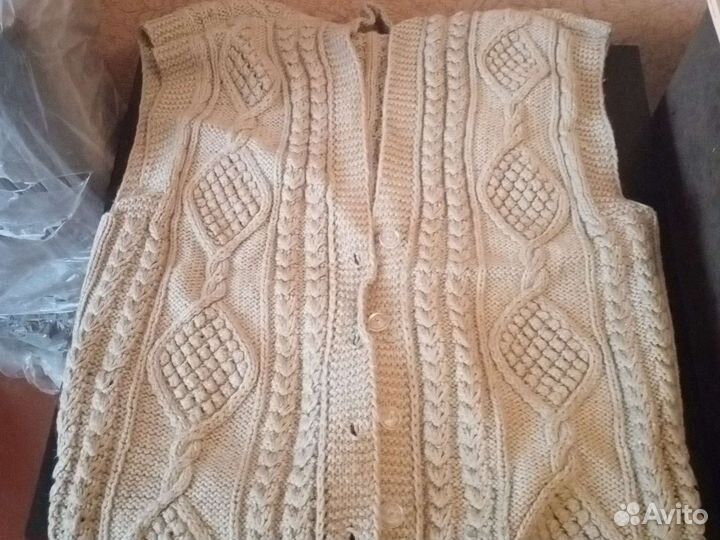 Жилет вязаный женский