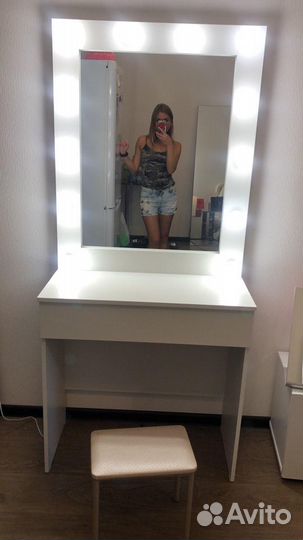 Гримёрный столик визажиста под стул / пуф