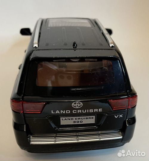Машинка Тойота Лэнд Круизер Land Cruiser 300