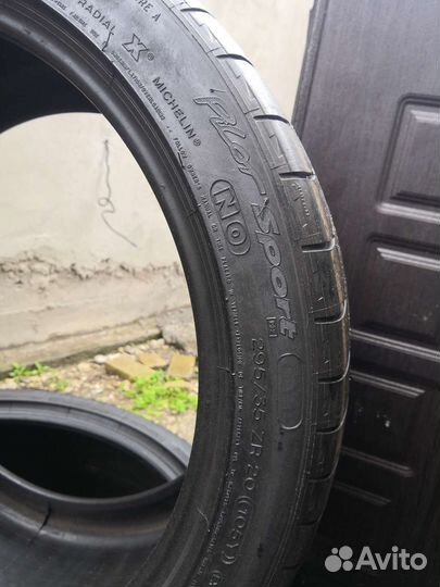 Michelin Pilot Sport 255/40 R20 и 295/35 R20 Y