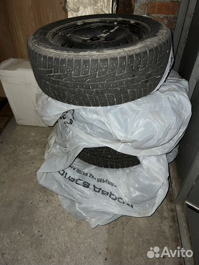 Nokian Tyres Hakkapeliitta R 215/55 R16