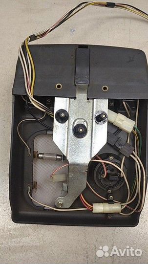 Плафон внутреннего освещения с часами и зеркалом