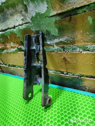 Кронштейн опоры двигателя задний Renault Duster