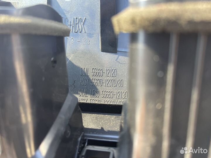 Накладка торпедо Toyota Corolla E150 2008 55663121