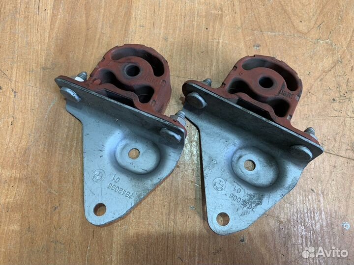 Кронштейн катализатора с подушкой n20 Bmw f10