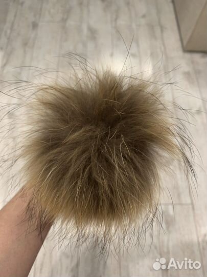 Помпон натуральный новый 18см
