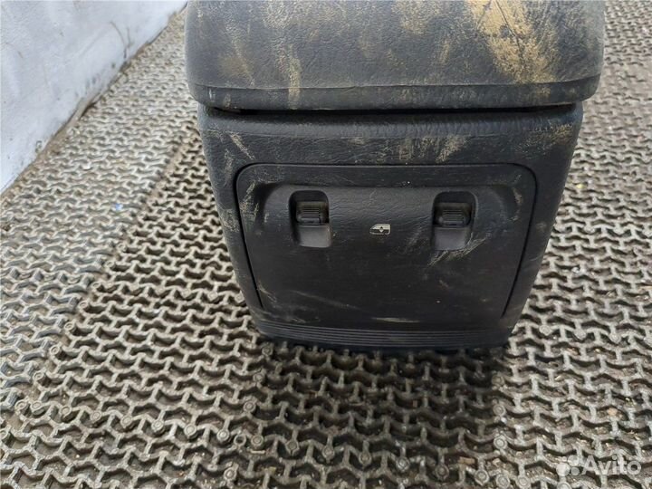 Консоль салона Jeep Liberty, 2002