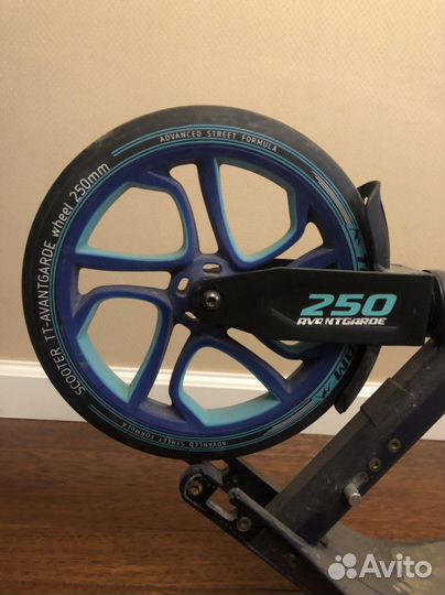 Самокат TechTeam Avantgarde 250