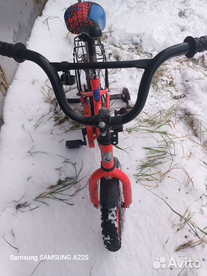 Детский велосипед с ручкой