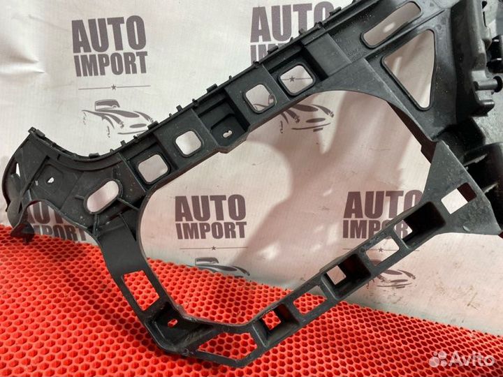 Кронштейн бампера задний правый Volkswagen Passat