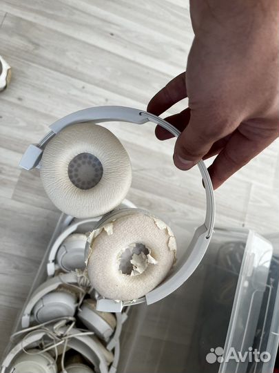 Беспроводные и проводные наушники JBL (8 шт)