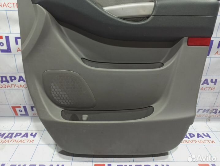 Обшивка двери передней правой Hyundai Grand Starex