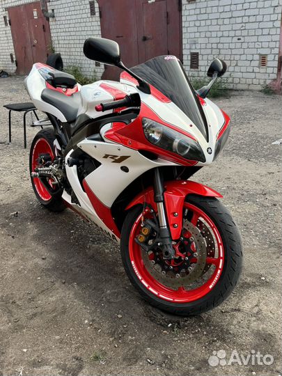 Yamaha YZF-R1
