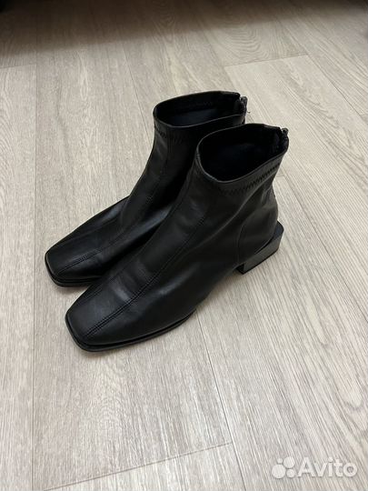 Ботинки с квадратным носом