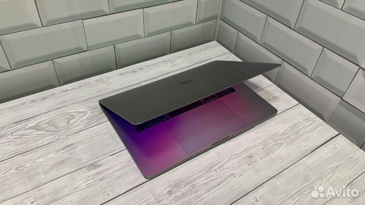 MacBook Pro 15“ 2016 — i7, 16/512, 71 цикл