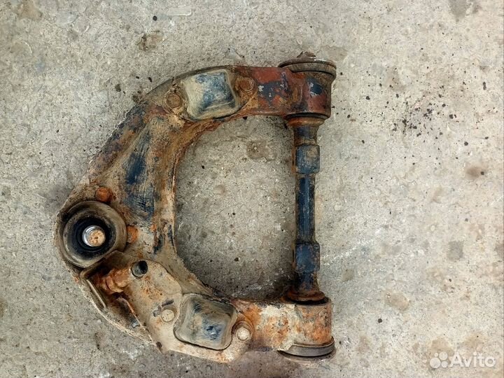 Рычаг верхний передний Mitsubishi Pajero